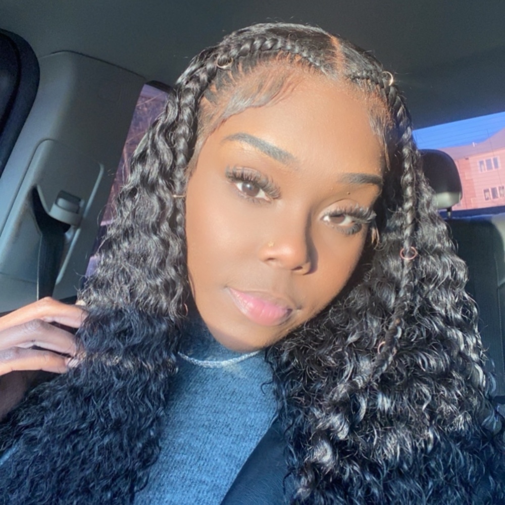 Meet your Posher, Aisha